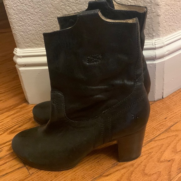 Frye black leather boots size 8 very gently used - Picture 14 of 16